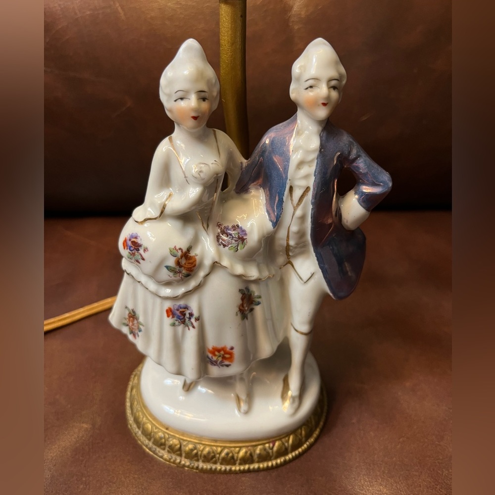 1940s Porcelain Lady and Gentlemen Lamp - working condition